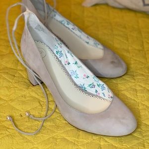 1901 grey heels
